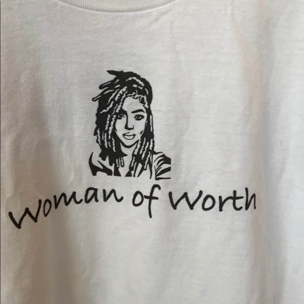 Woman of Worth T-shirt - Picture 3 of 5